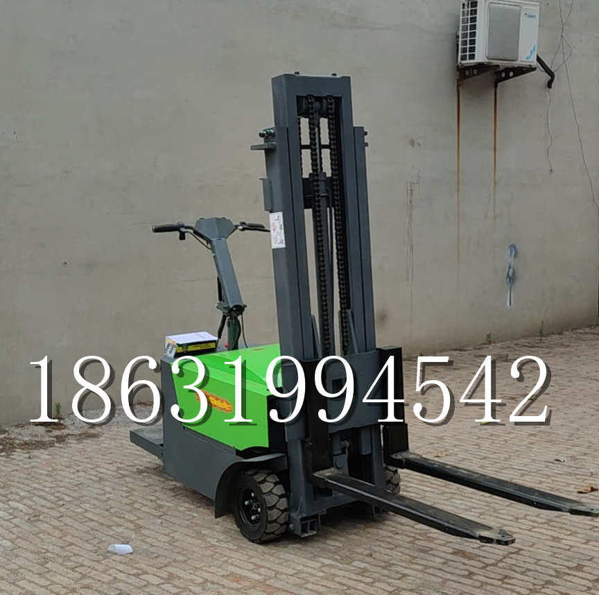 蛟河市优程全电动叉车插腿式堆高车液压装卸车1.5吨升高小型站驾式铲车