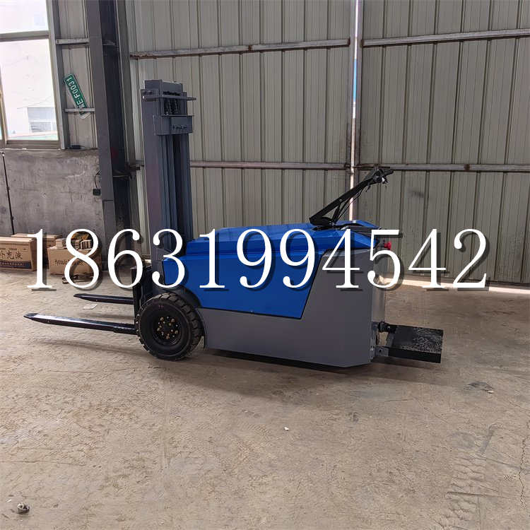 蛟河市全电动叉车插腿式堆高车液压装卸车1.5吨升高小型站驾式铲车